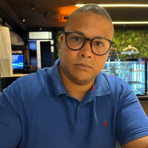 Ubiratan Santos